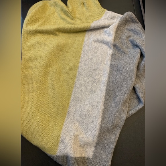 Beautiful colour block sweater greys and green apple colour - Picture 4 of 5